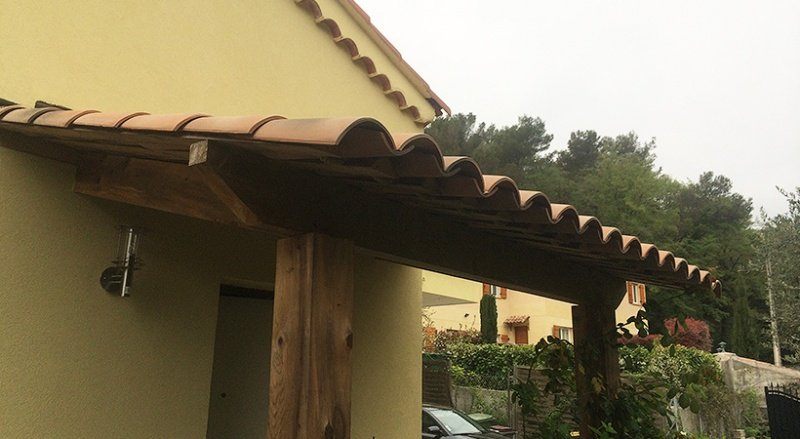 Charpente traditionnelle en bois en cours de réalisation par CEG TOITURE (photo 5)