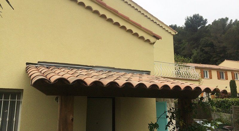 Charpente traditionnelle en bois en cours de réalisation par CEG TOITURE (photo 6)