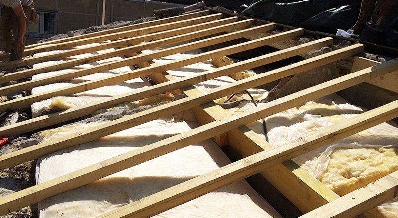 Charpente traditionnelle en bois en cours de réalisation par CEG TOITURE (photo 8)