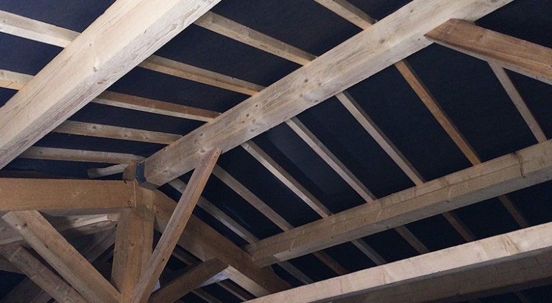 Charpente traditionnelle en bois en cours de réalisation par CEG TOITURE (photo 12)