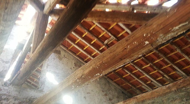 Charpente traditionnelle en bois en cours de réalisation par CEG TOITURE (photo 19)