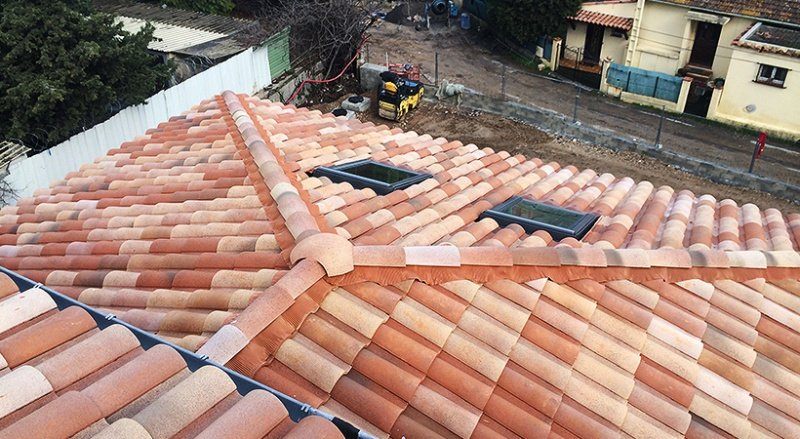 Charpente traditionnelle en bois en cours de réalisation par CEG TOITURE (photo 20)