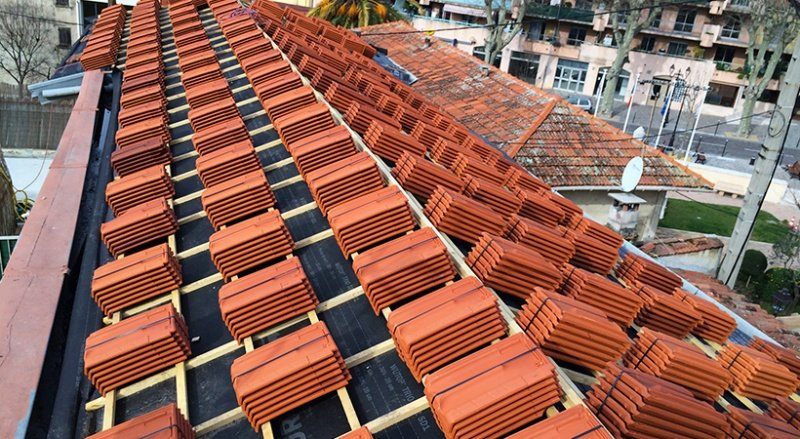 Chantier de couverture en tuiles réalisé par CEG TOITURE dans les Alpes-Maritimes (photo 2)