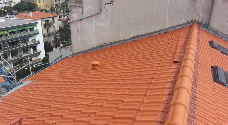 Chantier de couverture en tuiles réalisé par CEG TOITURE dans les Alpes-Maritimes (photo 3)