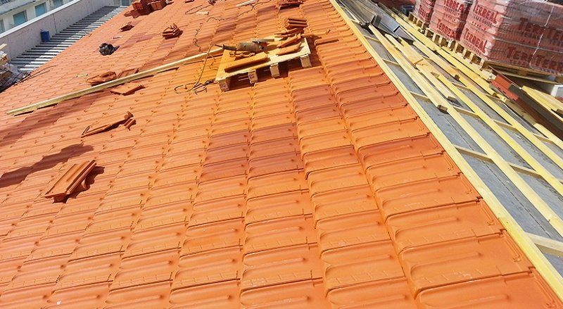 Chantier de couverture en tuiles réalisé par CEG TOITURE dans les Alpes-Maritimes (photo 5)
