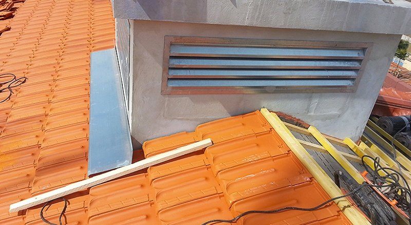 Chantier de couverture en tuiles réalisé par CEG TOITURE dans les Alpes-Maritimes (photo 6)