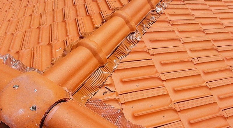 Chantier de couverture en tuiles réalisé par CEG TOITURE dans les Alpes-Maritimes (photo 9)