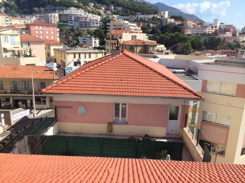 Chantier de couverture en tuiles réalisé par CEG TOITURE dans les Alpes-Maritimes (photo 14)