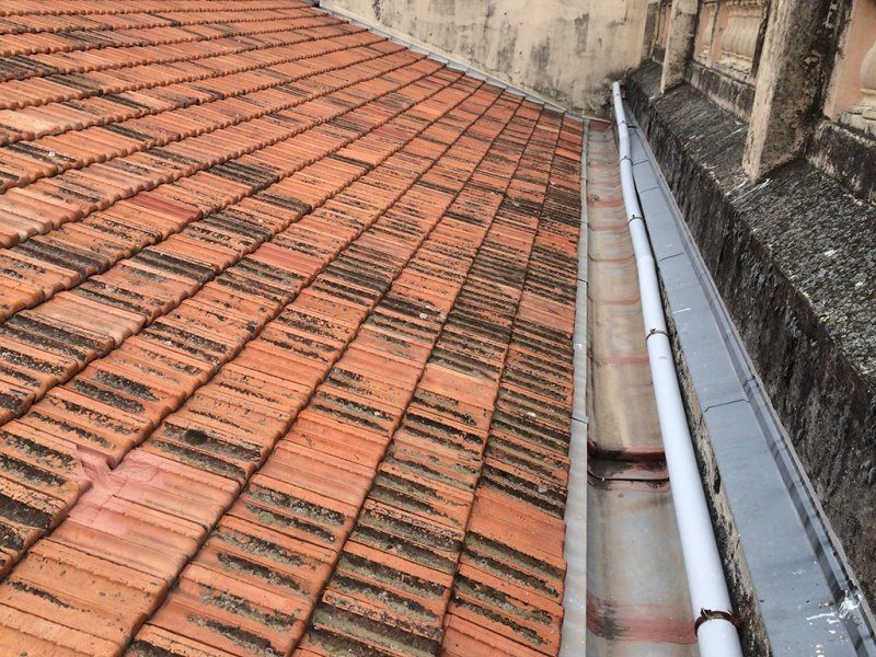 Chantier de couverture en tuiles réalisé par CEG TOITURE dans les Alpes-Maritimes (photo 15)
