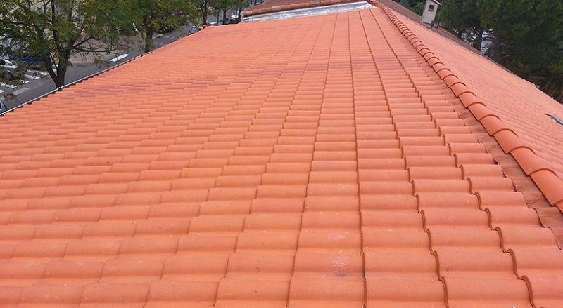 Chantier de couverture en tuiles réalisé par CEG TOITURE dans les Alpes-Maritimes (photo 16)