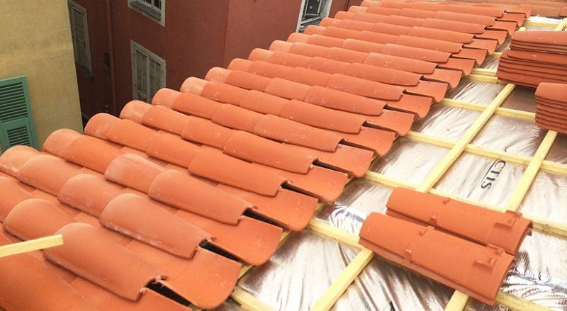 Chantier de couverture en tuiles réalisé par CEG TOITURE dans les Alpes-Maritimes (photo 21)