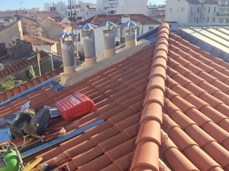 Chantier de couverture en tuiles réalisé par CEG TOITURE dans les Alpes-Maritimes (photo 28)