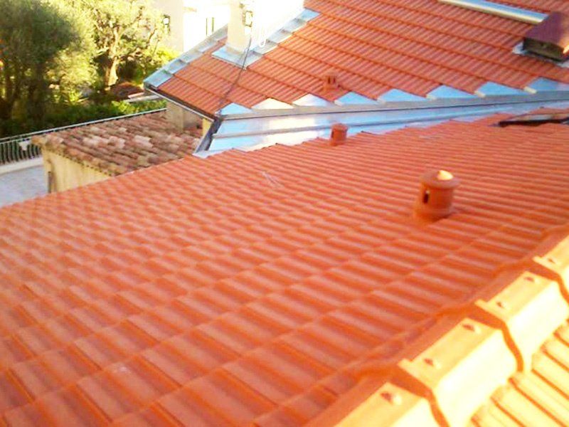 Chantier de couverture en tuiles réalisé par CEG TOITURE dans les Alpes-Maritimes (photo 31)