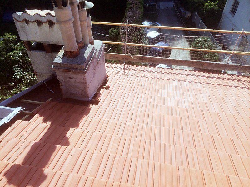 Chantier de couverture en tuiles réalisé par CEG TOITURE dans les Alpes-Maritimes (photo 32)