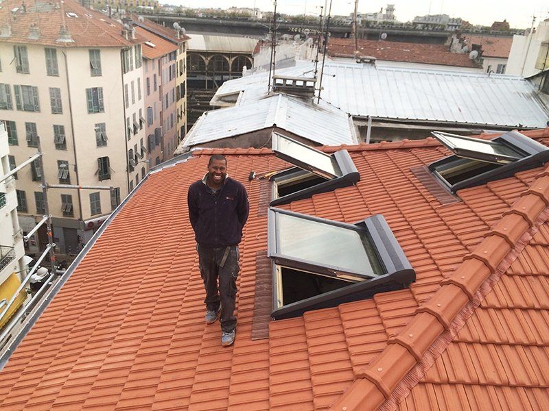 Chantier de couverture en tuiles réalisé par CEG TOITURE dans les Alpes-Maritimes (photo 37)