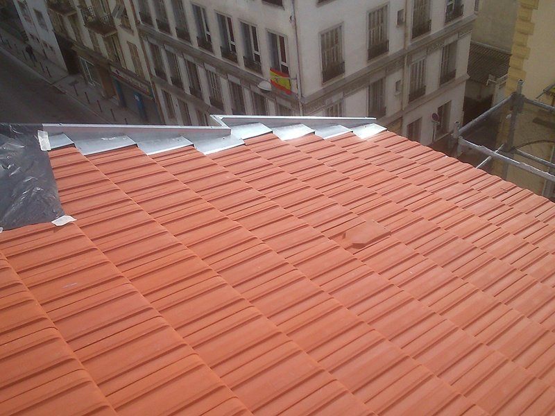 Chantier de couverture en tuiles réalisé par CEG TOITURE dans les Alpes-Maritimes (photo 38)