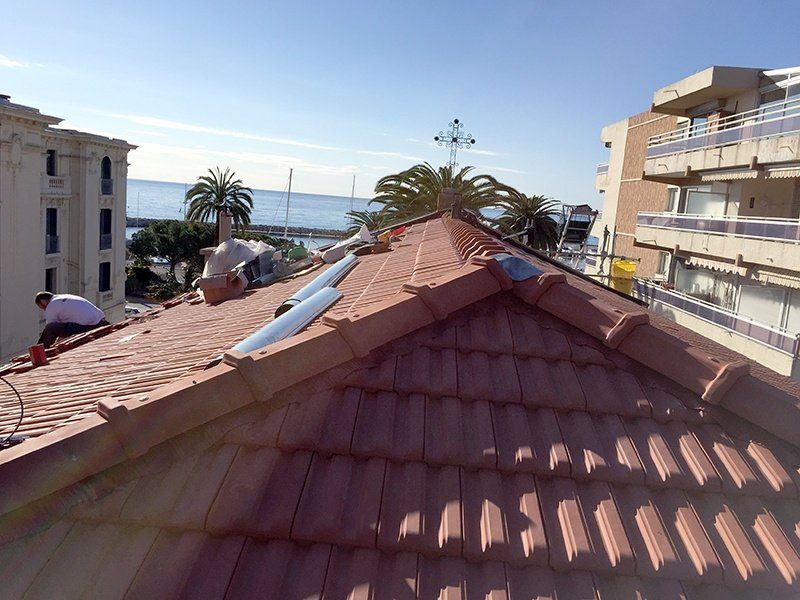 Chantier de couverture en tuiles réalisé par CEG TOITURE dans les Alpes-Maritimes (photo 40)