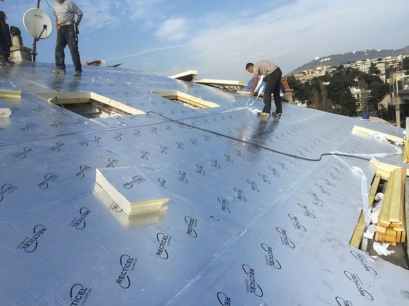 Chantier de couverture en tuiles réalisé par CEG TOITURE dans les Alpes-Maritimes (photo 46)