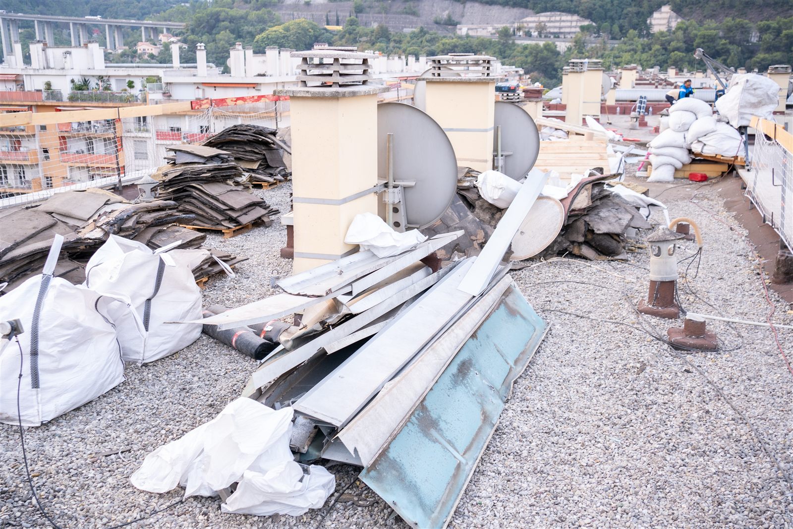 Zinguerie, gouttières et chéneaux réalisés par CEG TOITURE (photo 9)